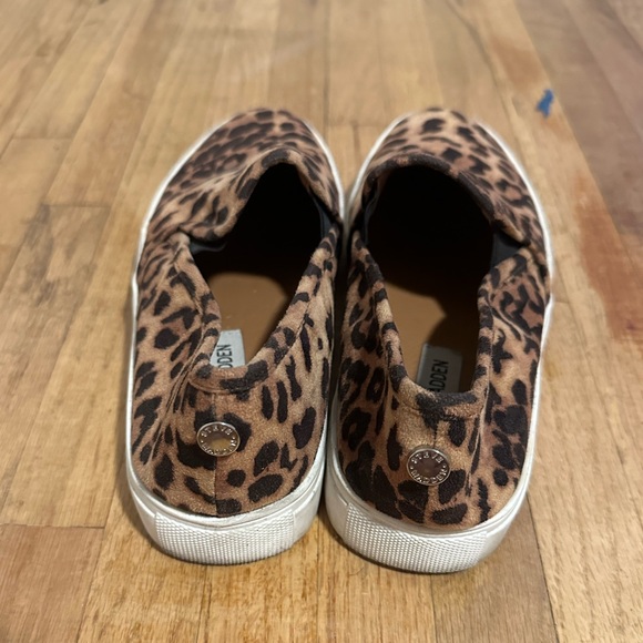 Leopard Steve Madden Slip Ons - Picture 4 of 4